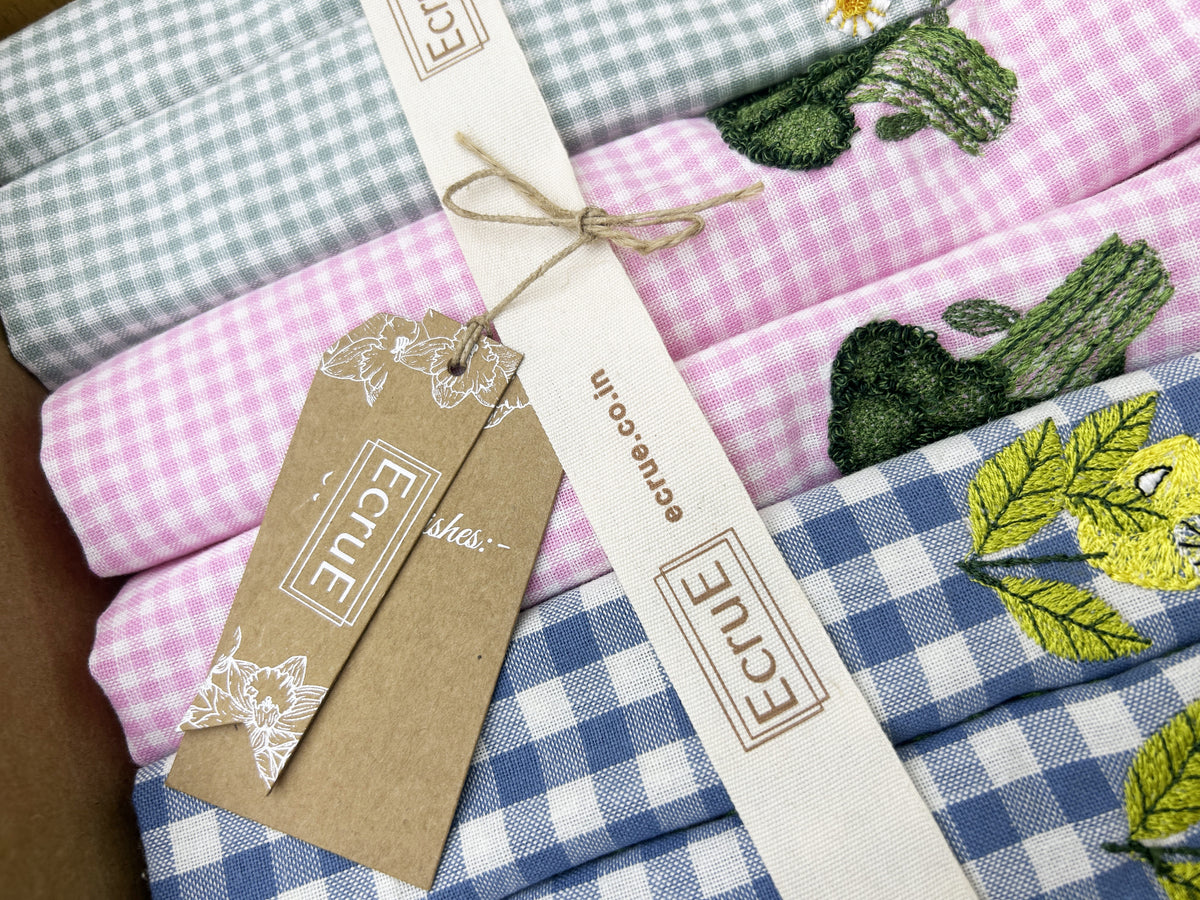 Embroidered Napkin size 18x18'' Set of 04pieces