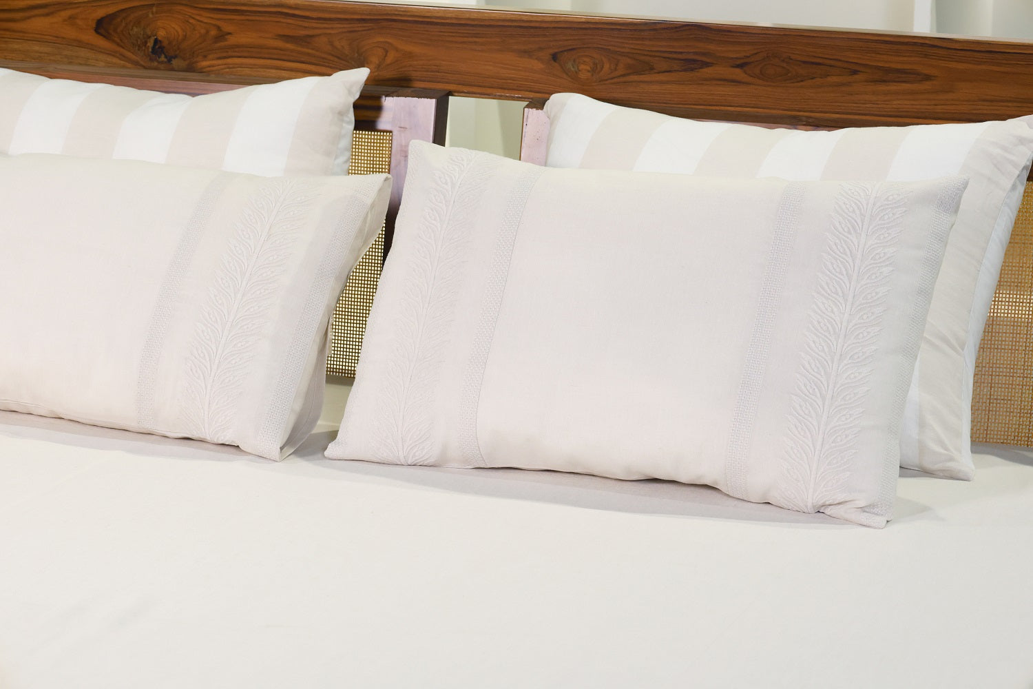 Ecrue Linen-Blend Embroidered Bed Sheet Set