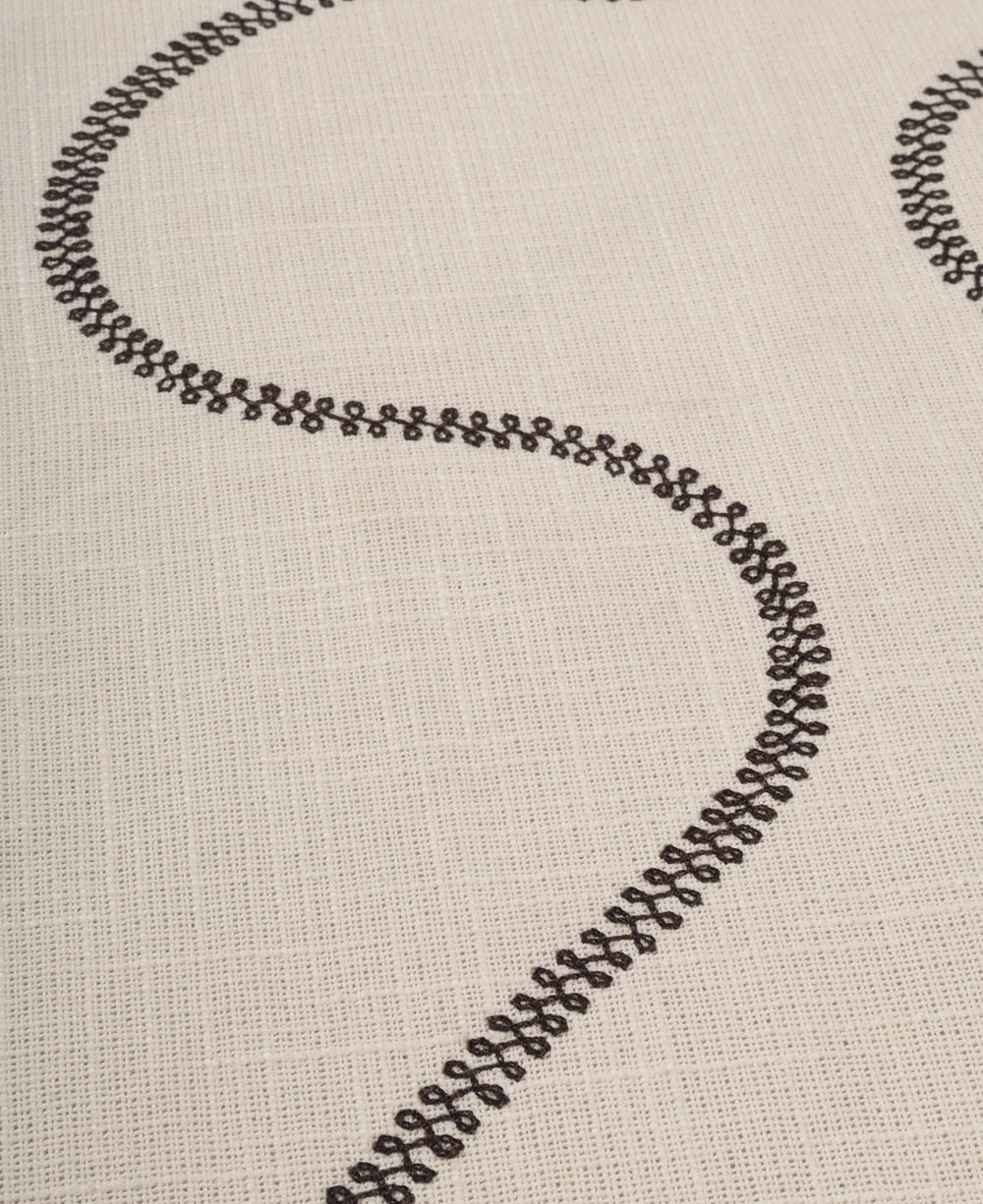 Serpentine Wave Embroidered Table Linen Set Pack of 8 pieces