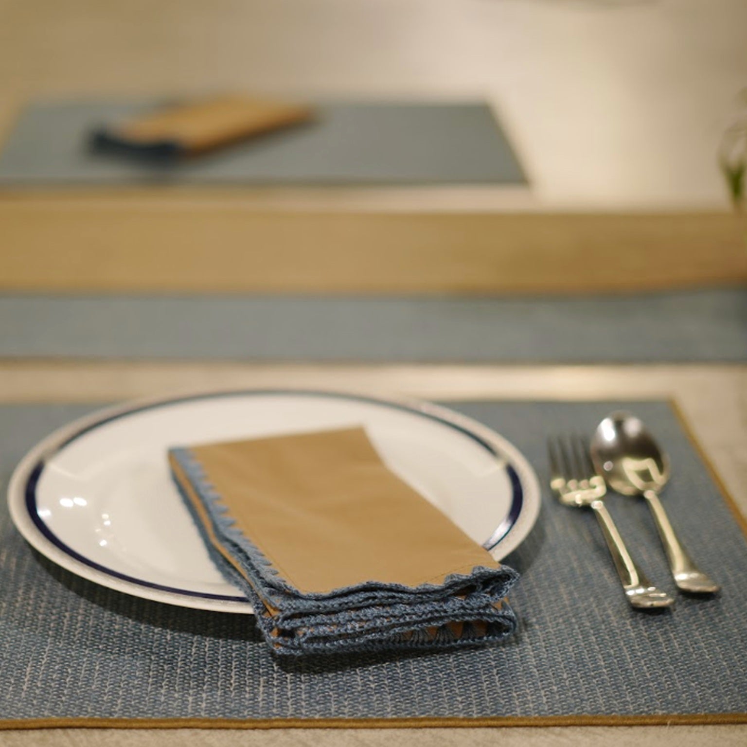 Two-Tone Slub & Blanket Stitch Table Linen Set Pack of 8 pieces