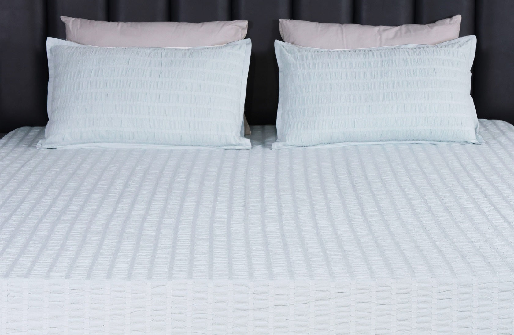 Artisanal Woven Searsucker Bed Cover Set