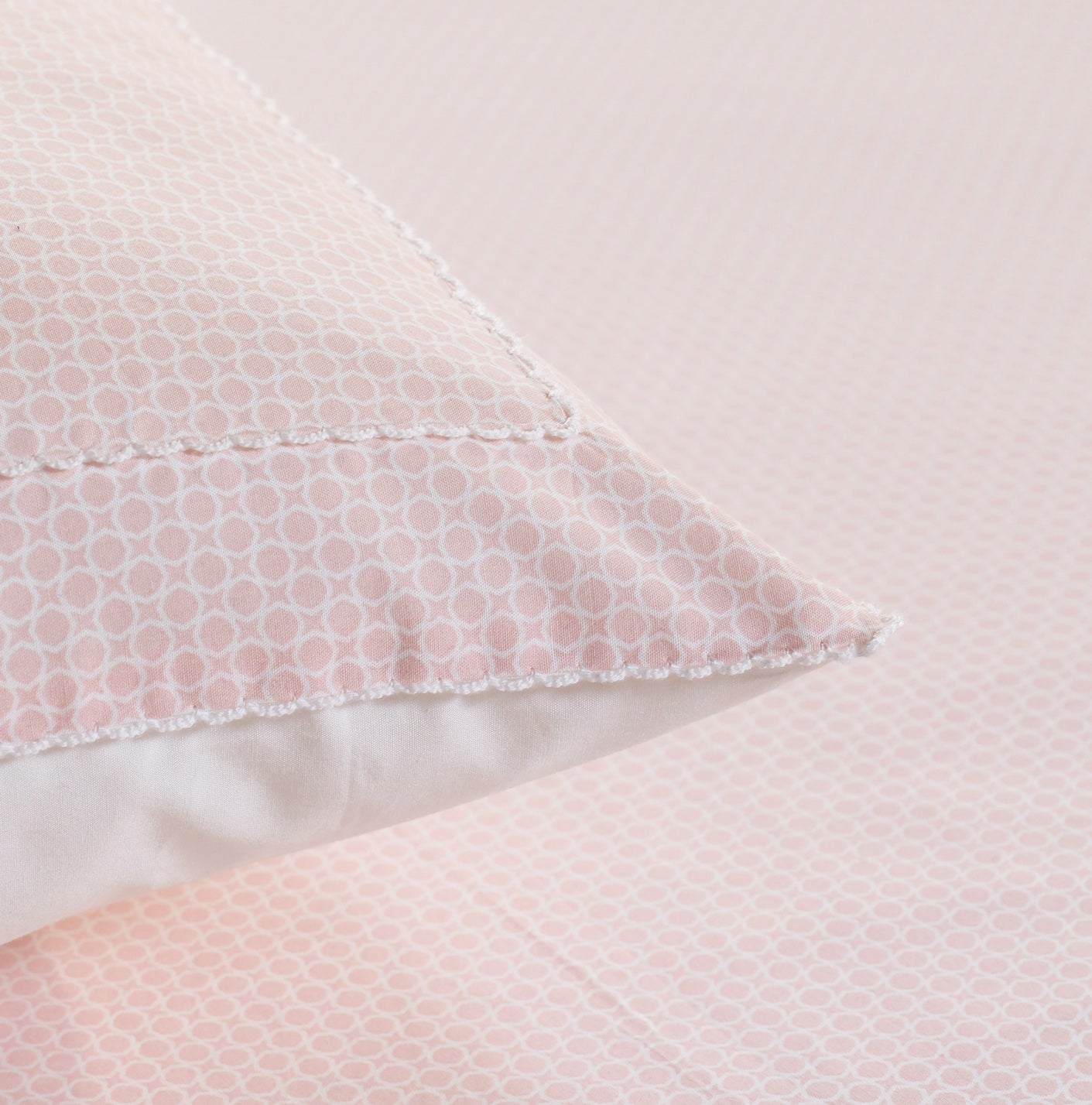 Luxury Blush Petal 200TC Cotton Printed Bed Sheet Set