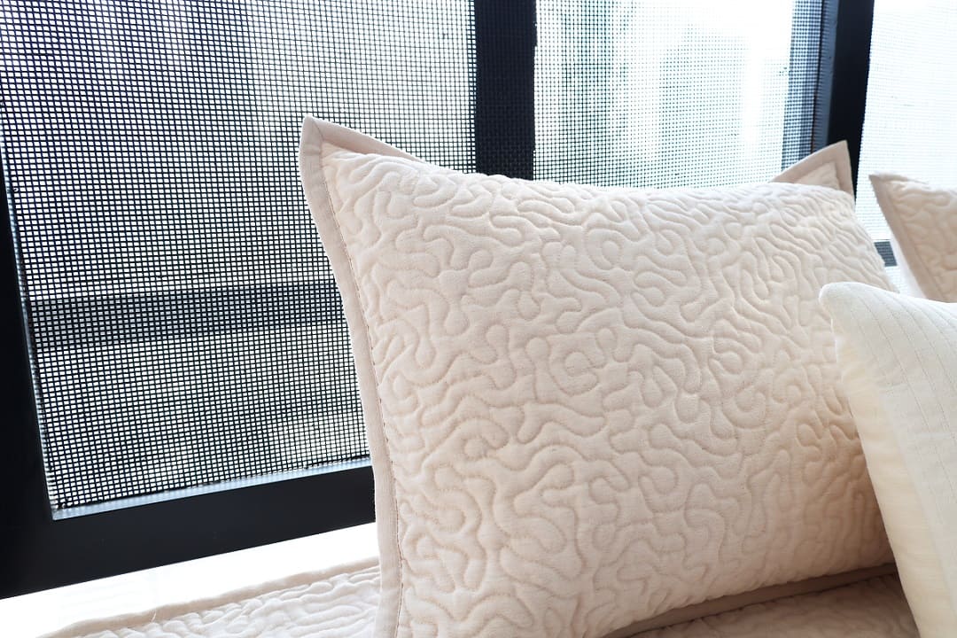 Vermicelli Designed Premium Quilt Set