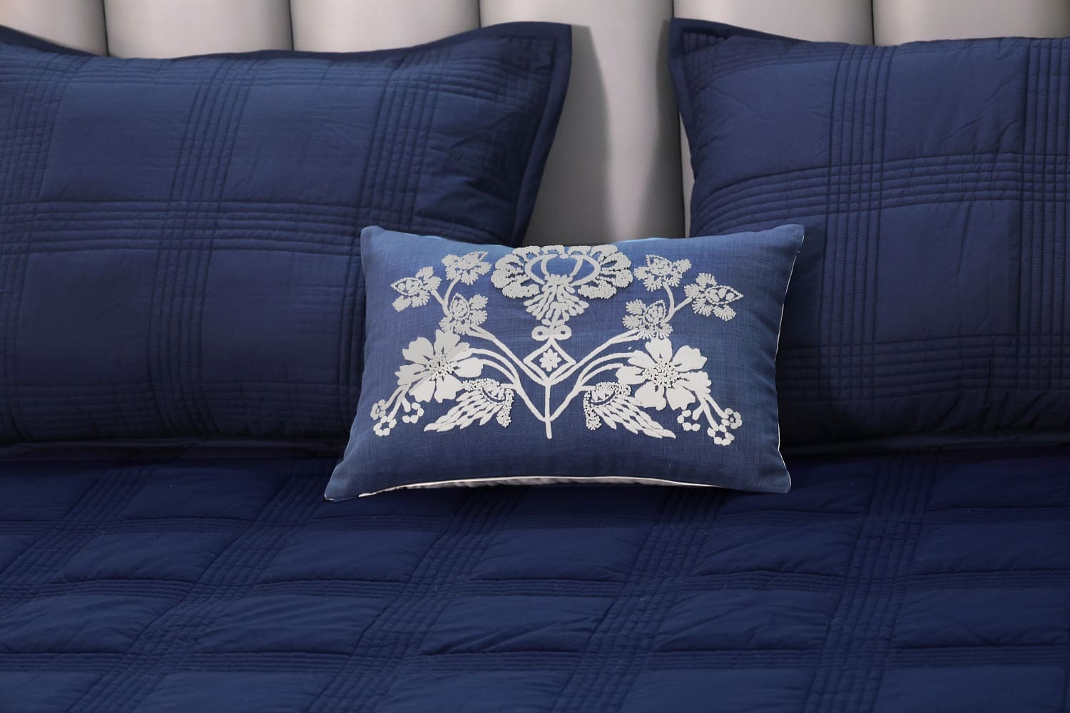 Ecrue Luxury Box-Quilted Quilt Set