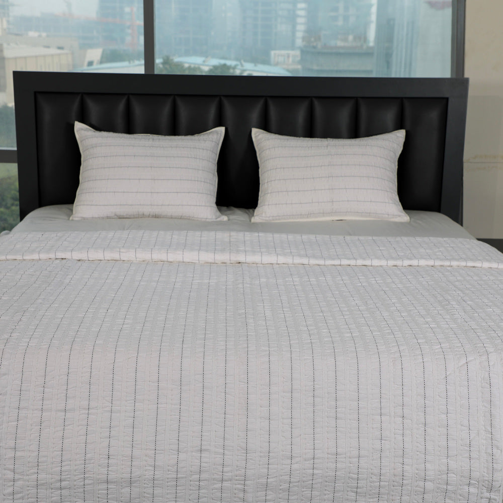 Metric Stitch Seersucker Quilt Set