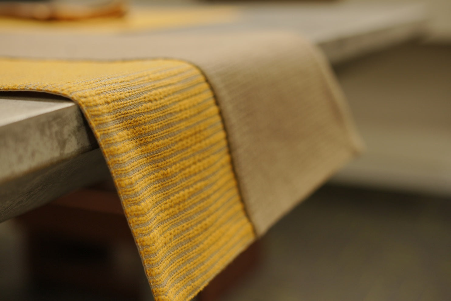 Two-Tone Slub & Blanket Stitch Table Linen Set Pack of 8 pieces