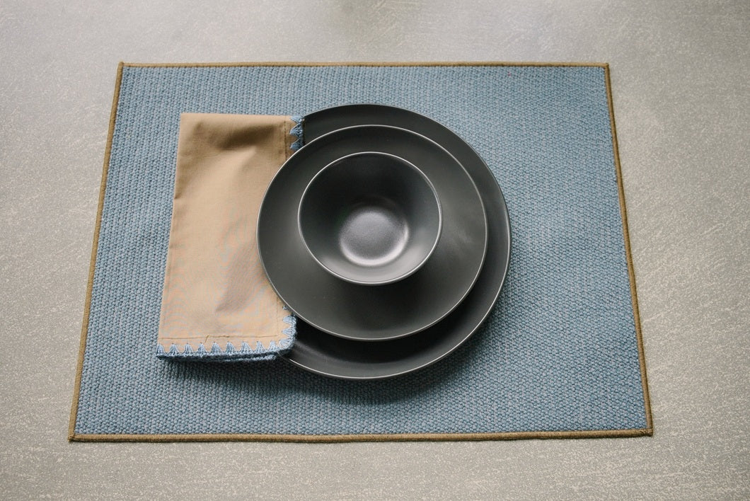 Two-Tone Slub & Blanket Stitch Table Linen Set Pack of 8 pieces