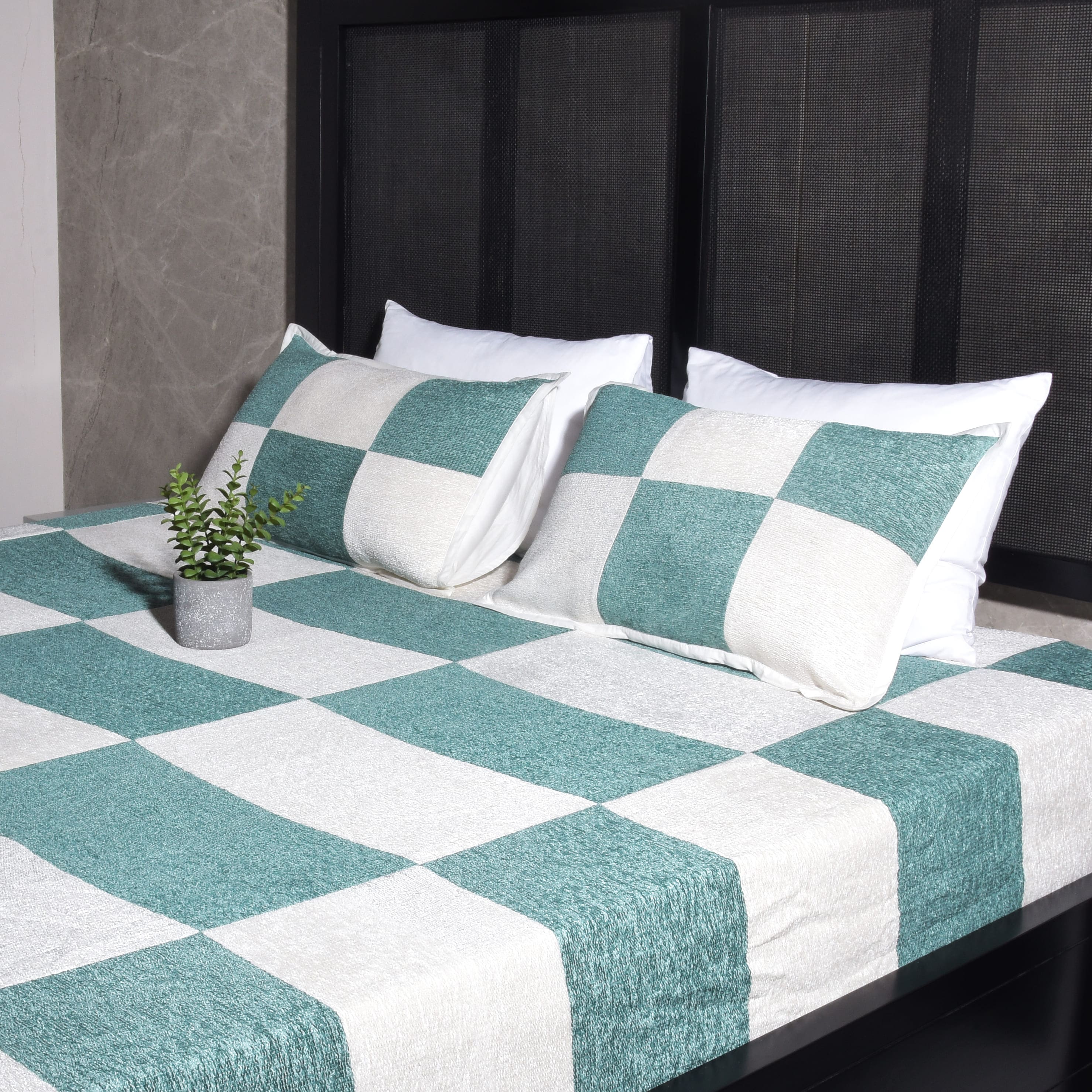 Elegant Chenille/Cotton Checkerboard Bed Cover Set