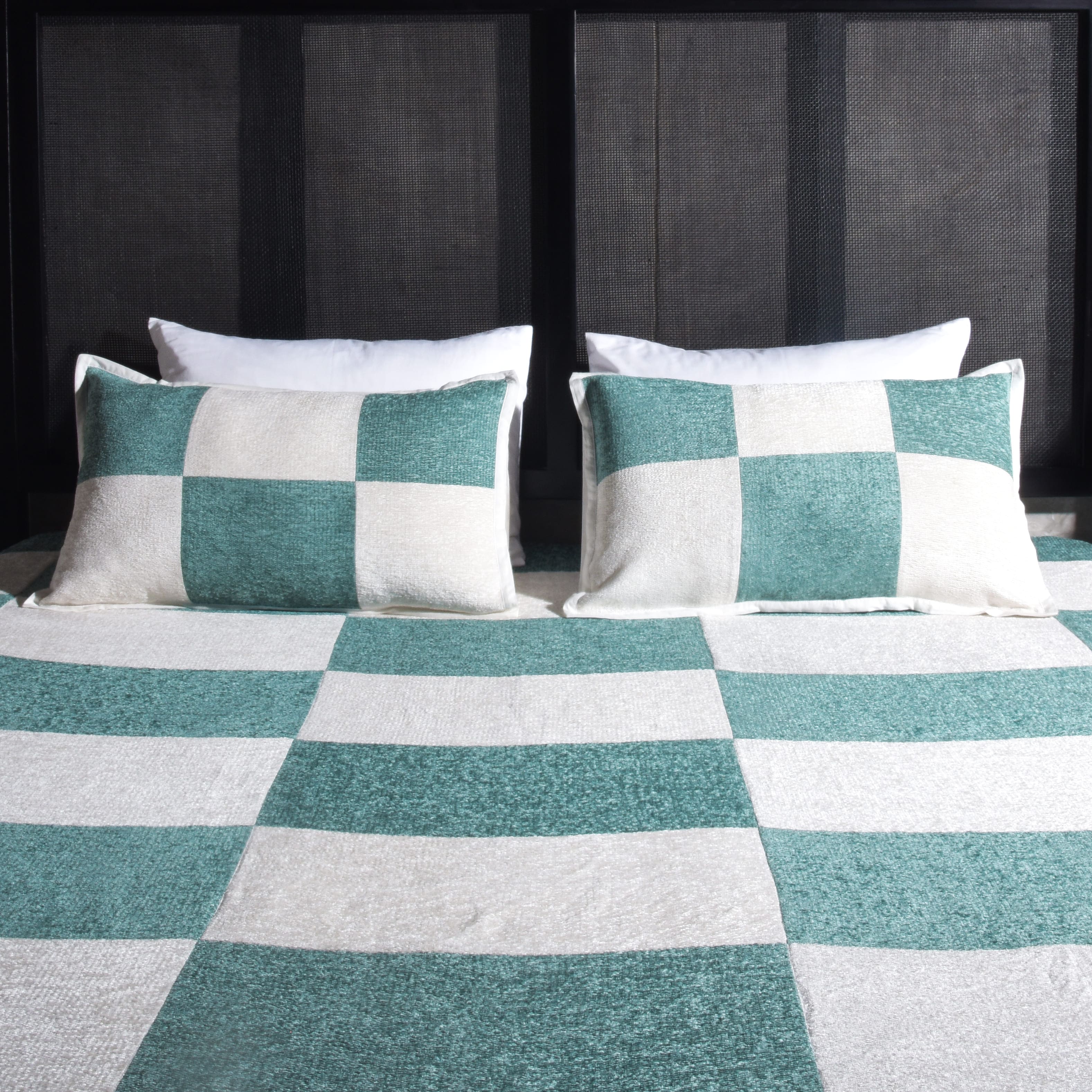 Elegant Chenille/Cotton Checkerboard Bed Cover Set