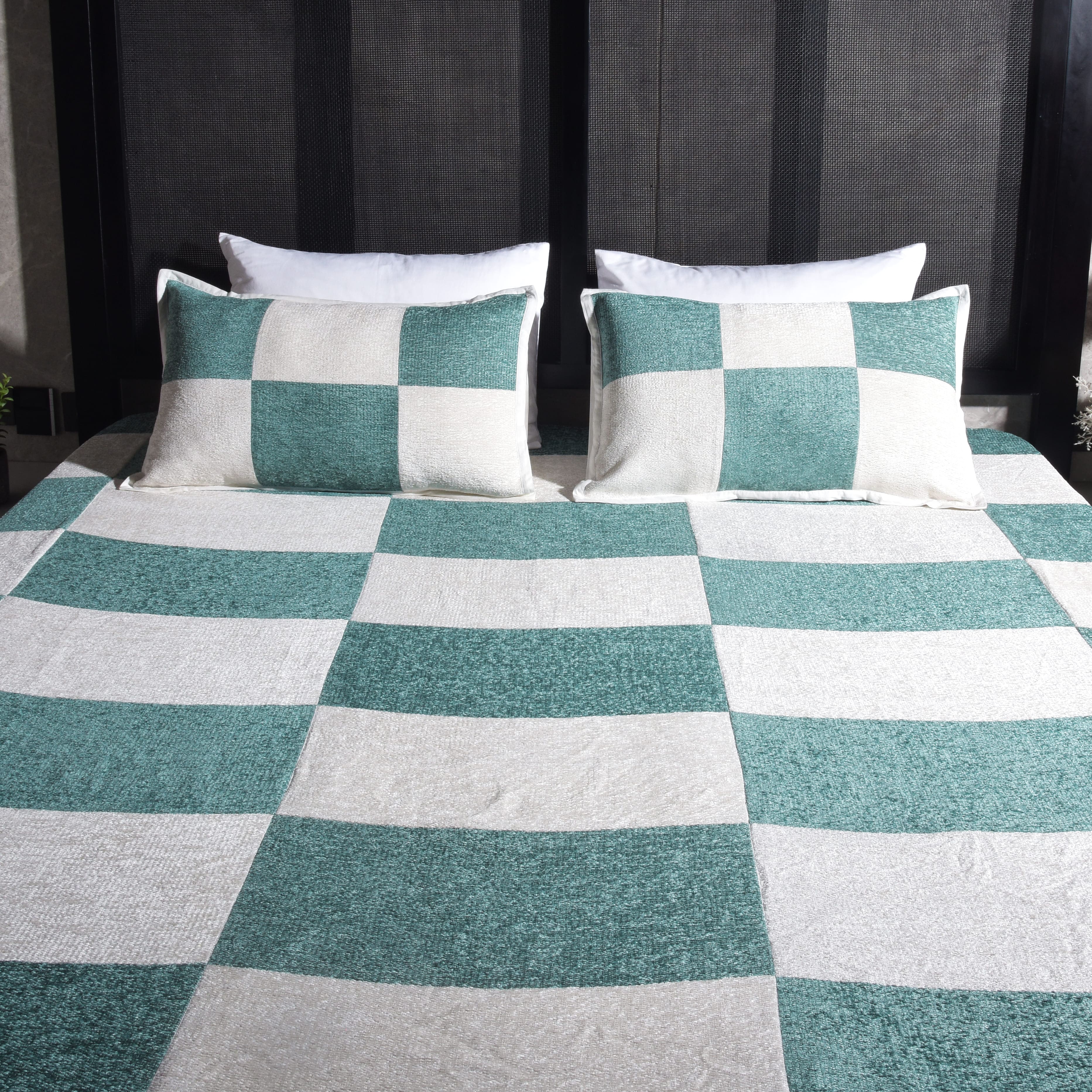 Elegant Chenille/Cotton Checkerboard Bed Cover Set