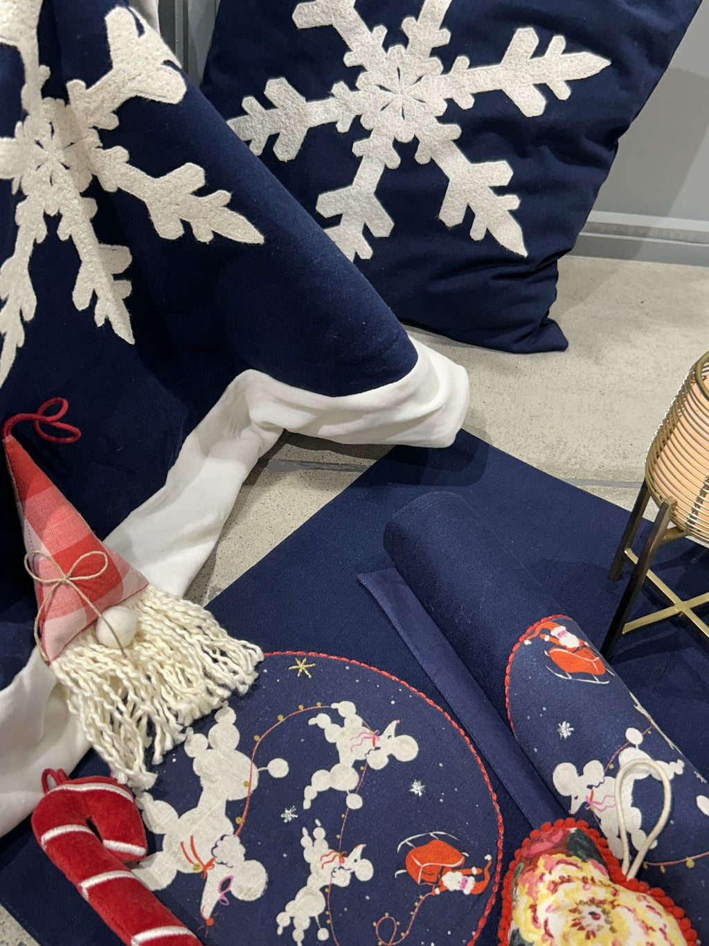 Ecrue Deluxe Navy & White Winter Wonderland Christmas Decor Combo Pack 12-Pieces Set