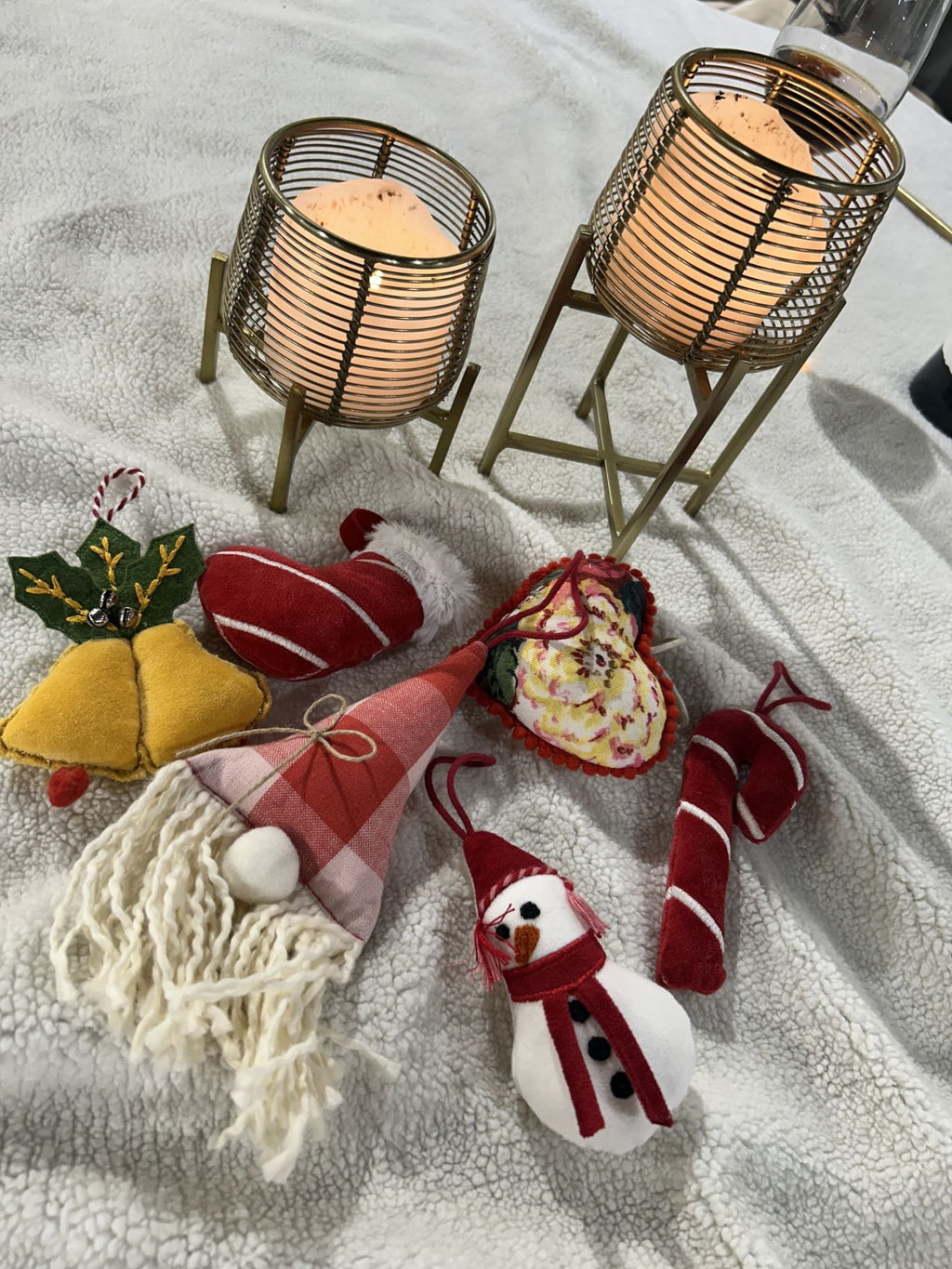 Ecrue Deluxe Navy & White Winter Wonderland Christmas Decor Combo Pack 12-Pieces Set