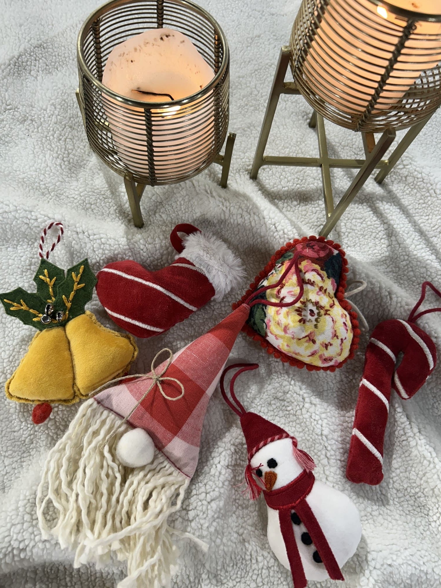 Ecrue Deluxe Navy & White Winter Wonderland Christmas Decor Combo Pack 12-Pieces Set