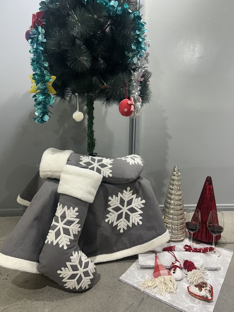 Elegant Grey & White Winter Snowflake Christmas Decor Combo Pack 10-Piece Set