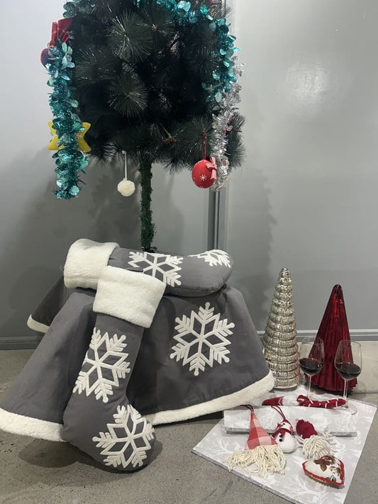 Elegant Grey & White Winter Snowflake Christmas Decor Combo Pack 10-Piece Set