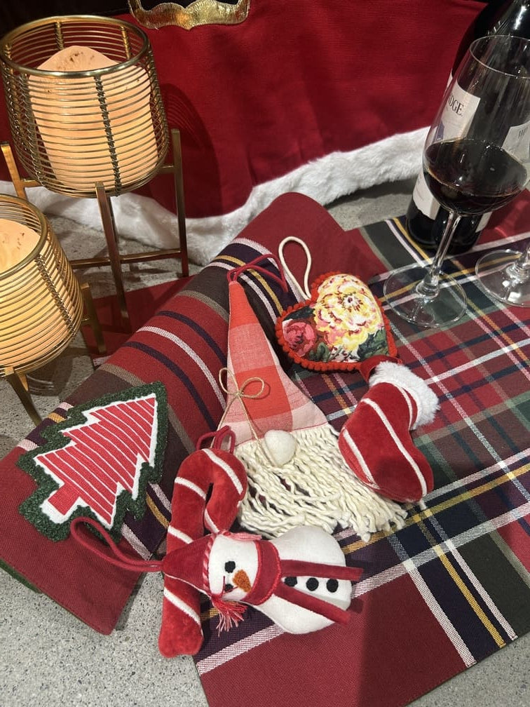 Ecrue Santa Belt & Tartan Plaid Christmas Decor Combo Pack