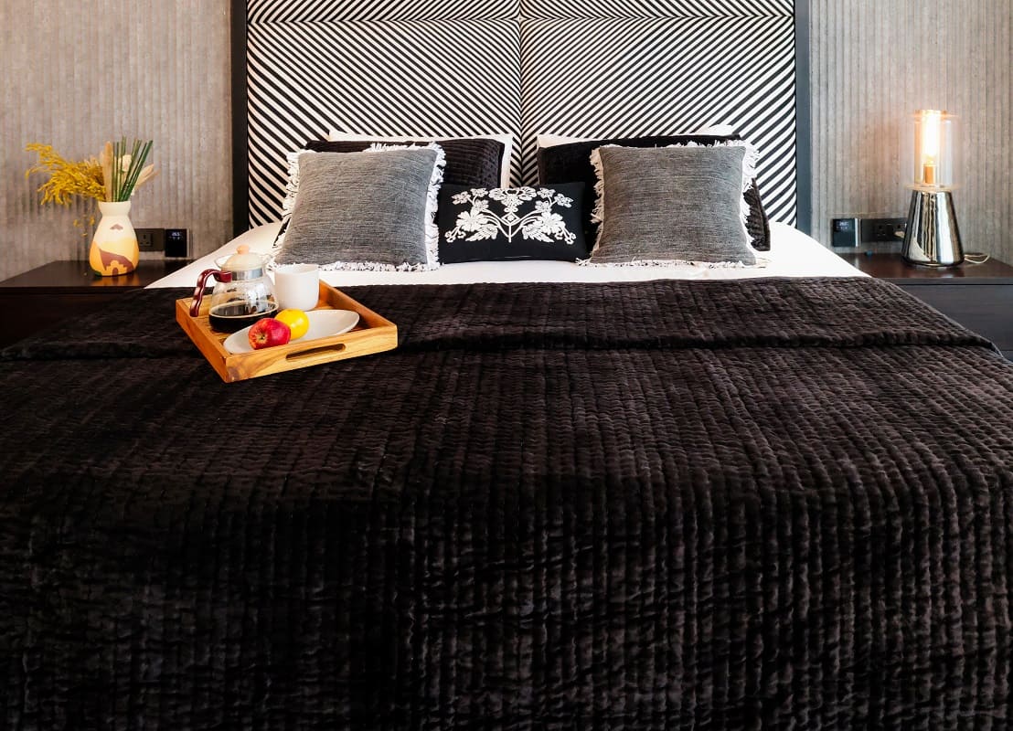 Luxury Handcrafted Channel Quilted Quilt Set