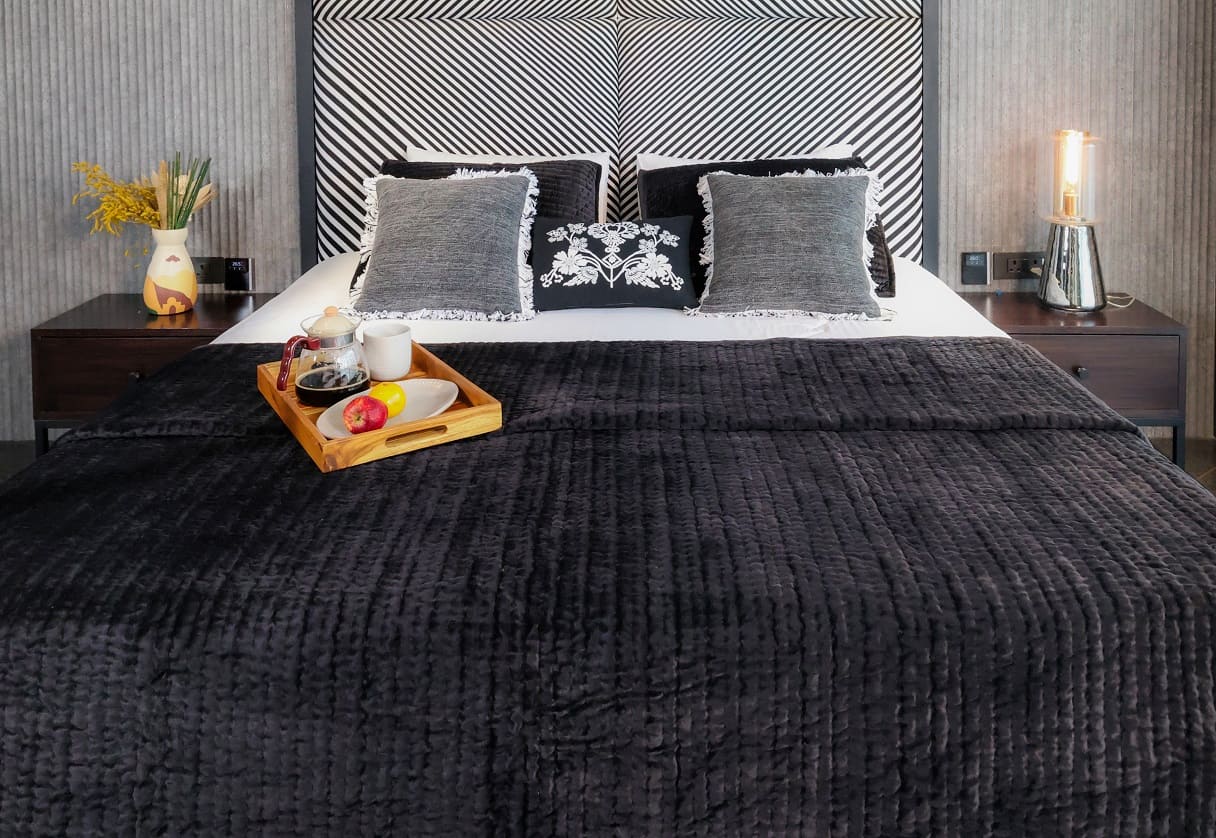 Luxury Handcrafted Channel Quilted Quilt Set