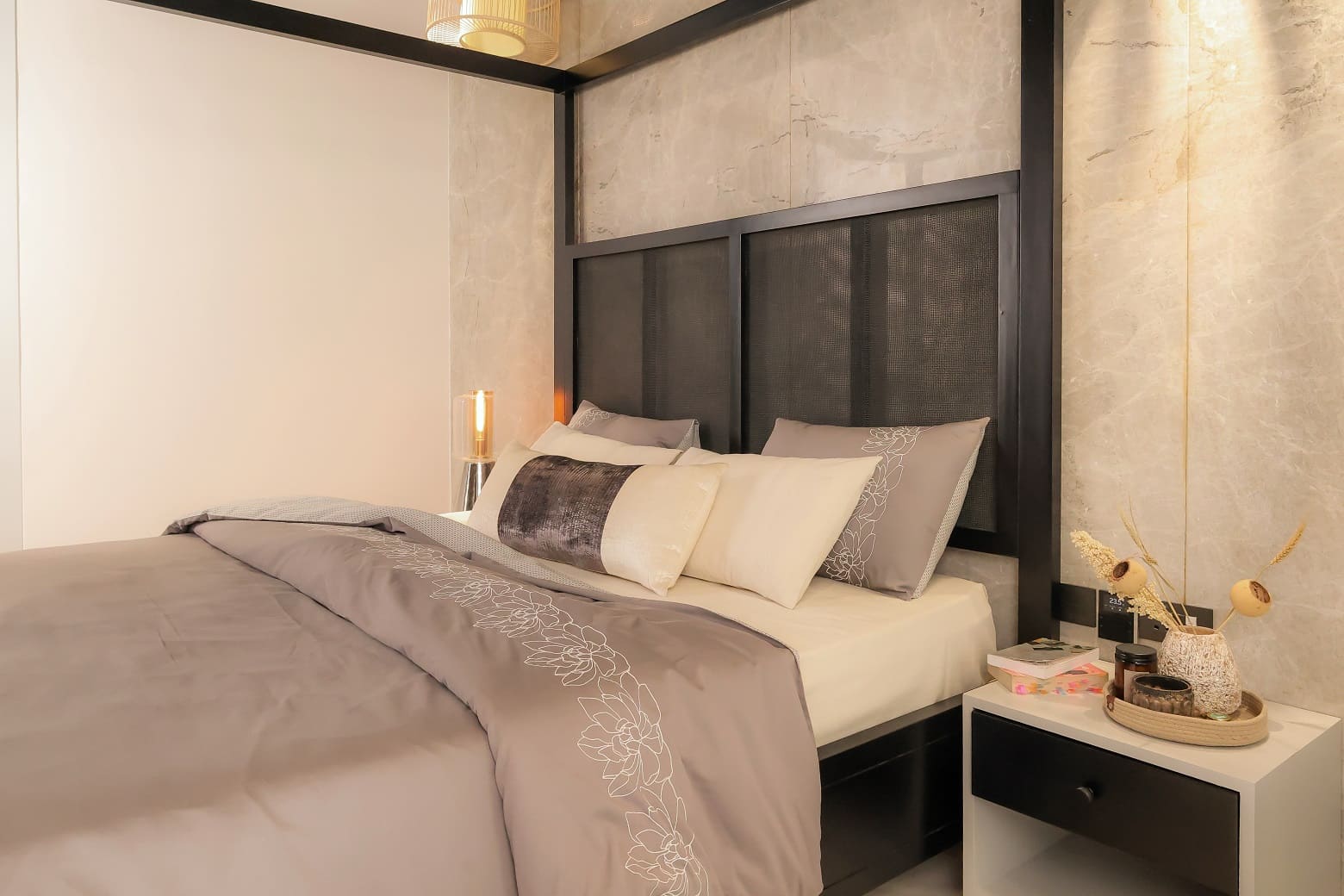 Classic Luxury Embroidered Cotton Satin Duvet Cover Set