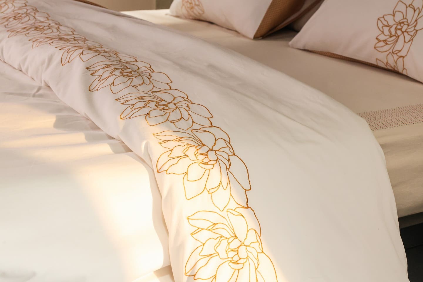 Ecrue Embroidered Cotton Satin Duvet Cover Set