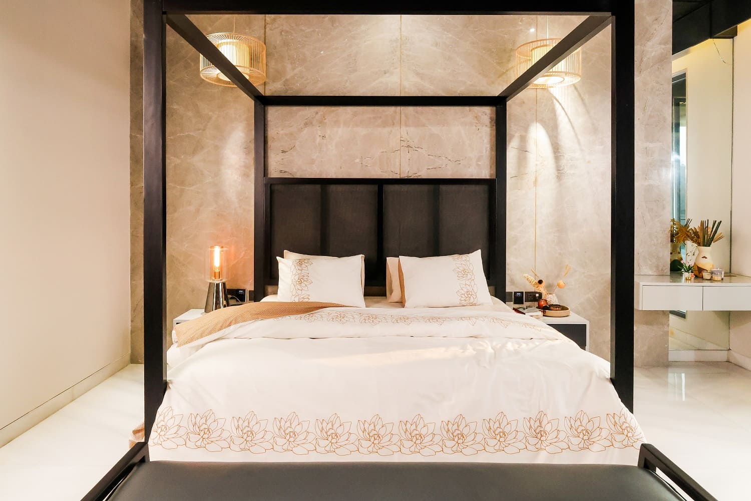 Classic Luxury Embroidered Cotton Satin Duvet Cover Set