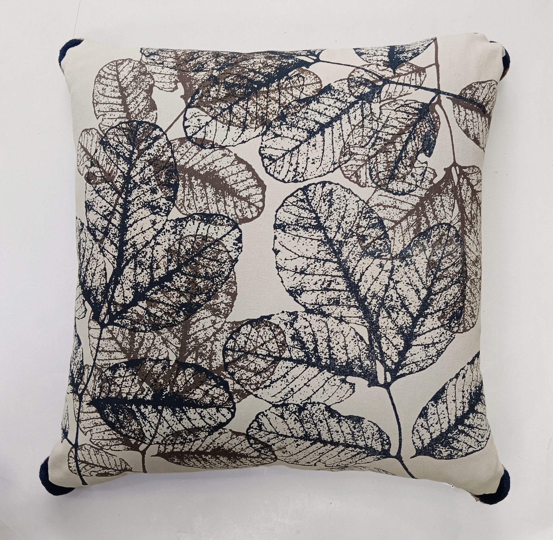 Printed Leaf cushion EcruE