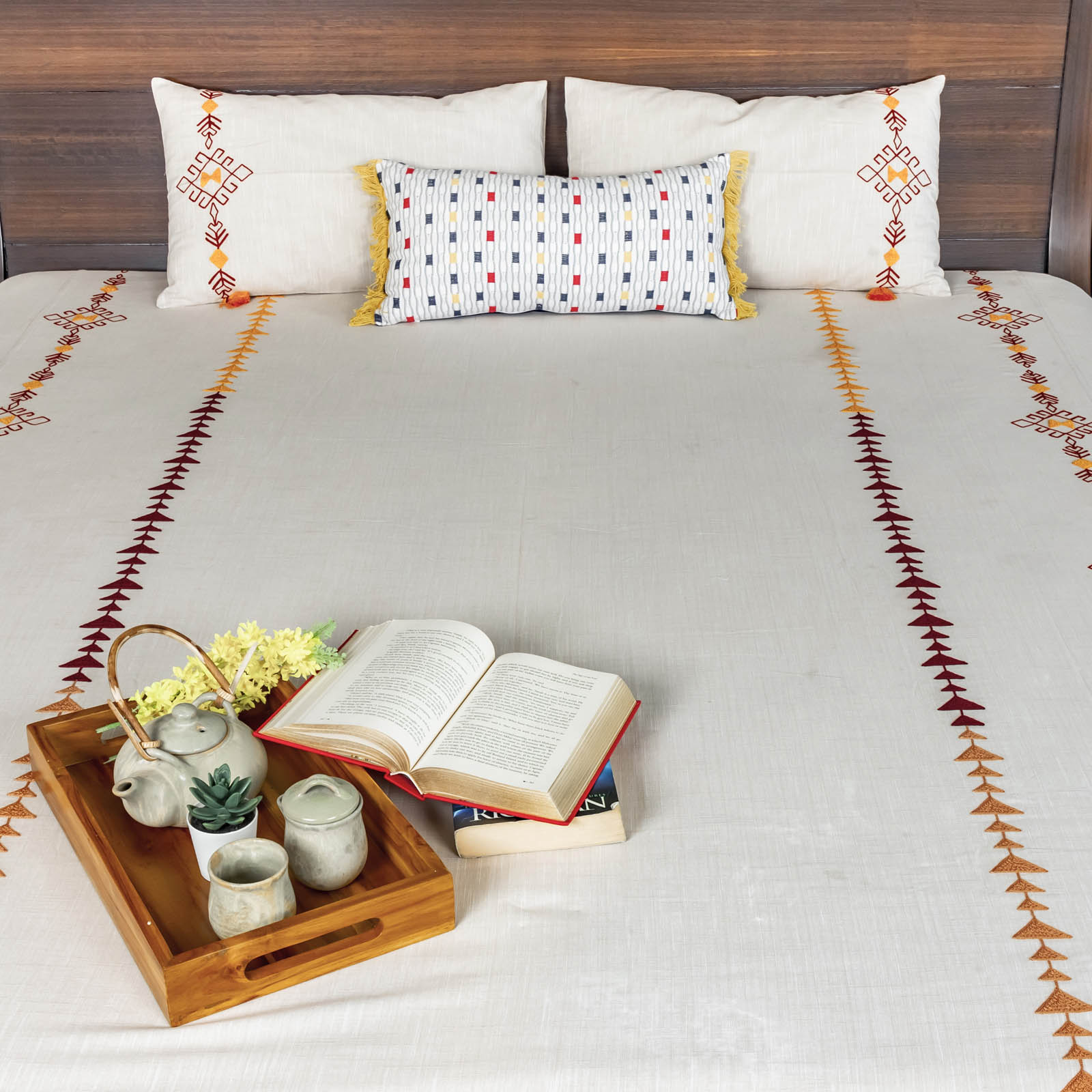 Textured Geometric Embroidered Bed Cover EcruE