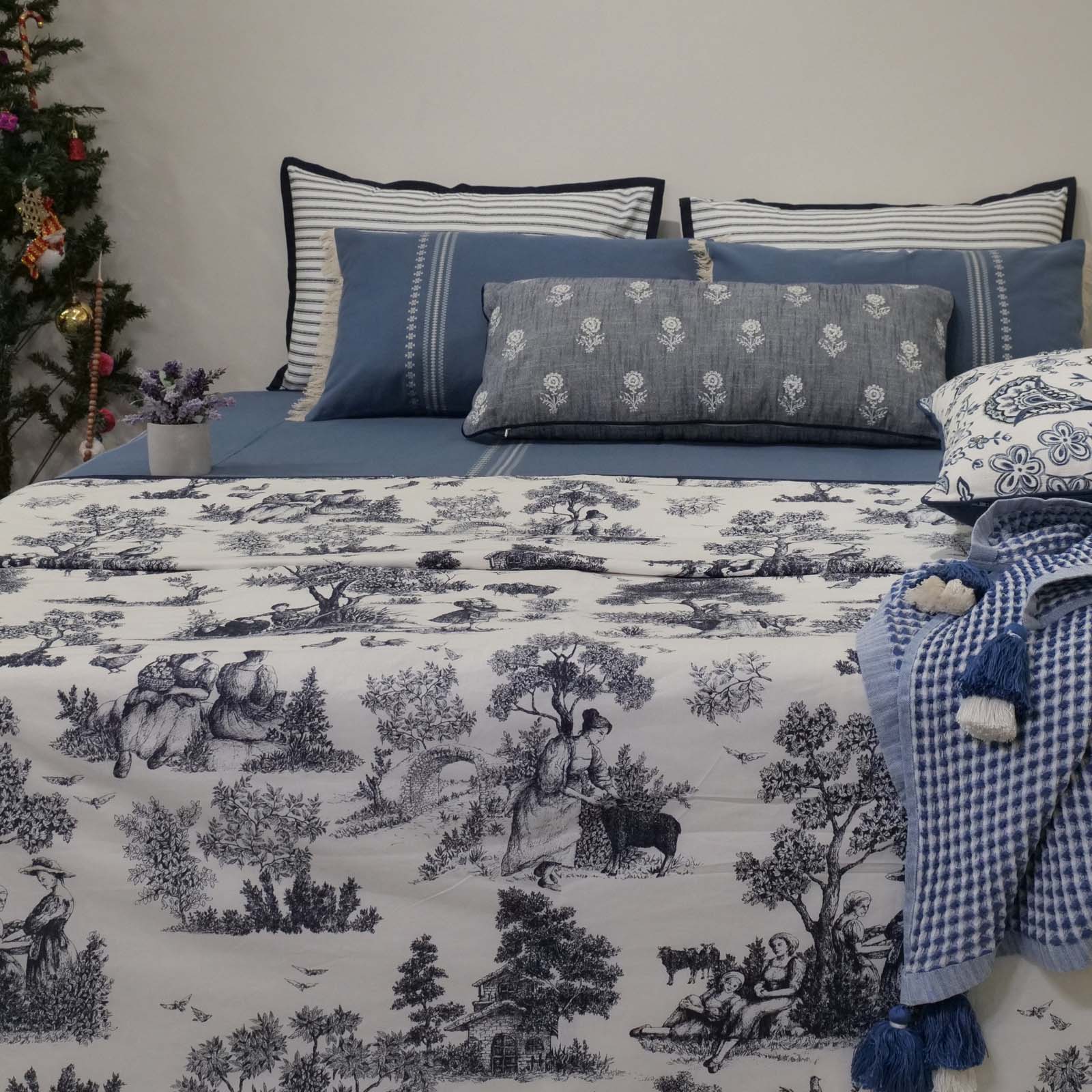 Blue Scenery Printed Bed Cover EcruE